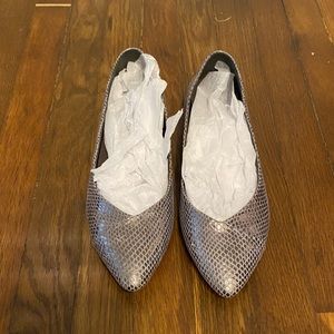 Vionic metallic flats